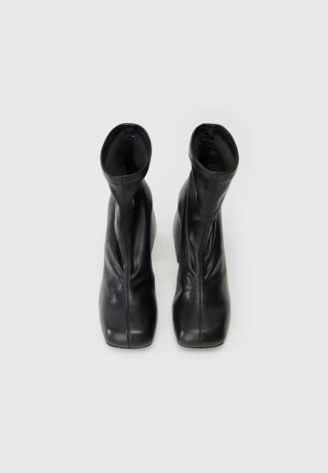 Высокие сапоги