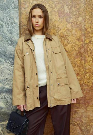 Куртка с накладнымит карманами