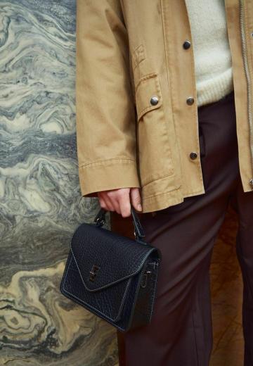 Куртка с накладнымит карманами