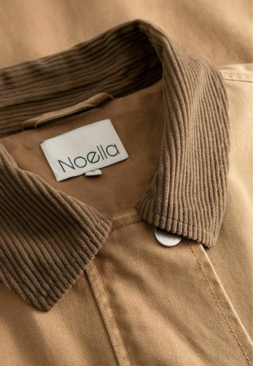 Куртка с накладнымит карманами