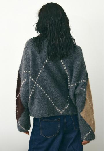 Пуловер с вырезом V