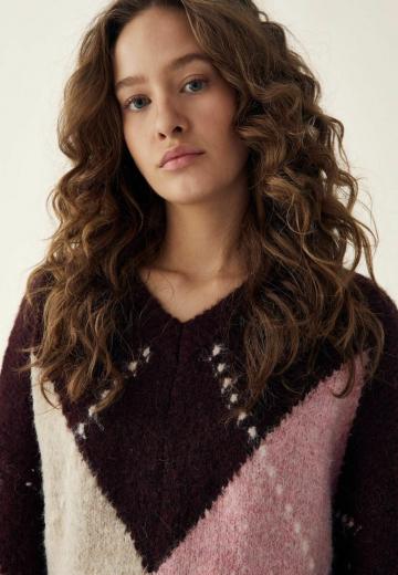 Пуловер с вырезом V