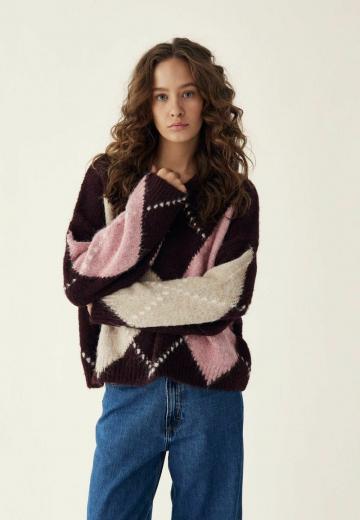 Пуловер с вырезом V