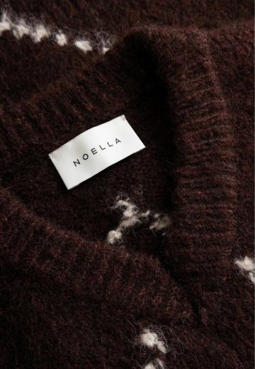 Пуловер с вырезом V