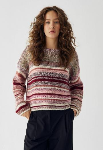 Пуловер в полоску