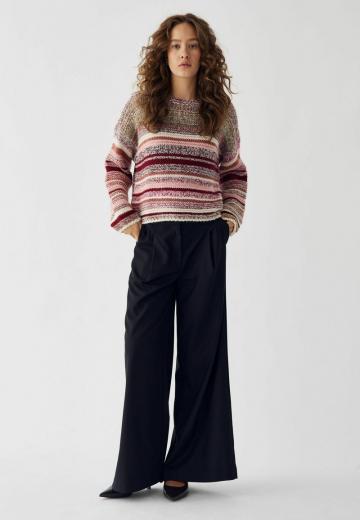 Пуловер в полоску