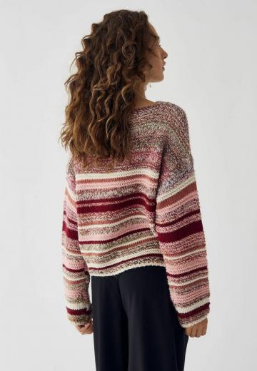 Пуловер в полоску