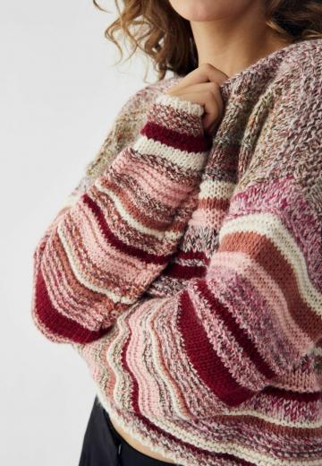 Пуловер в полоску