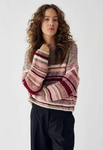 Пуловер в полоску