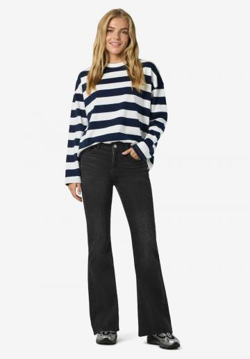 Клешеные джинсы