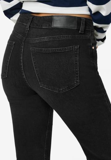 Клешеные джинсы