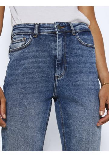 Свободные джинсы