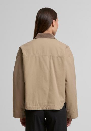 Куртка с накладнымит карманами