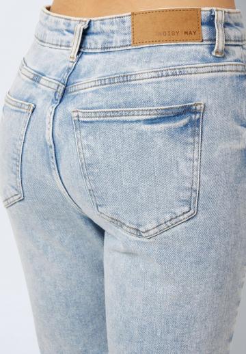 Узкие джинсы