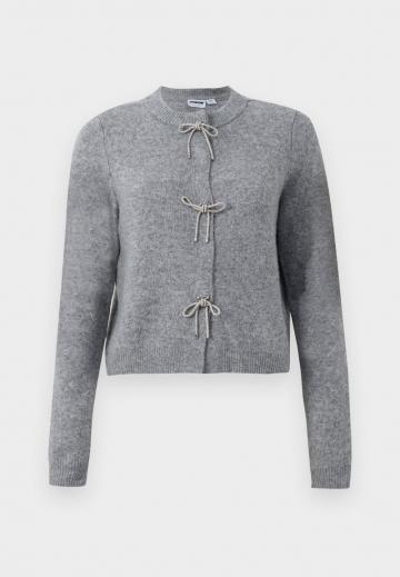 Вязаный жилет