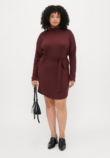 Вязаное платье