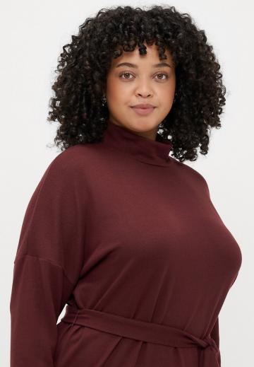 Вязаное платье