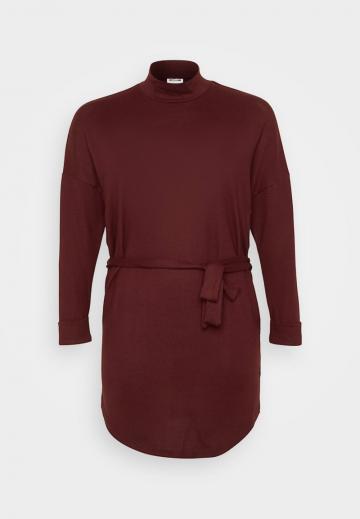 Вязаное платье