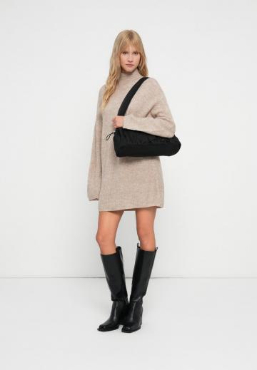 Вязаное платье