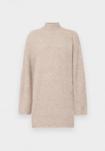 Вязаное платье