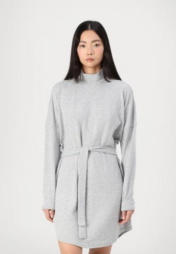 Вязаное платье