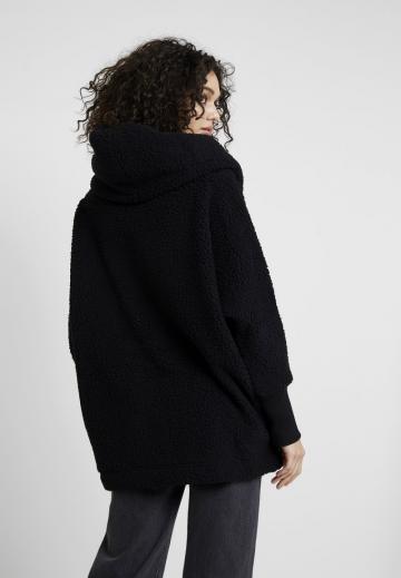 Короткое пальто