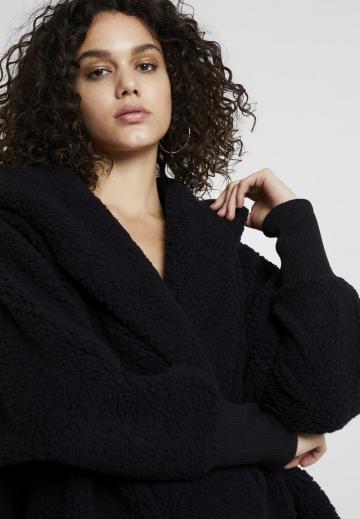 Короткое пальто