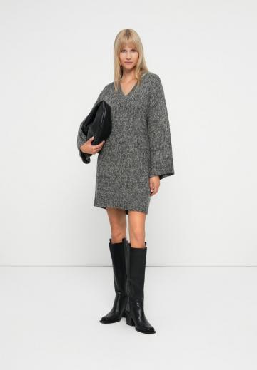 Вязаное платье