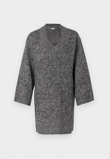 Вязаное платье