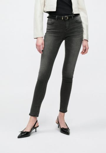 Узкие джинсы
