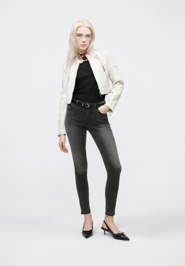 Узкие джинсы