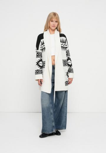 Жаккардовая вязаная кофта