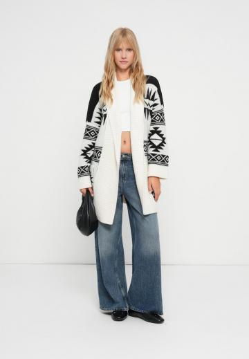 Жаккардовая вязаная кофта