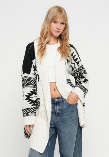 Жаккардовая вязаная кофта