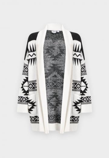 Жаккардовая вязаная кофта