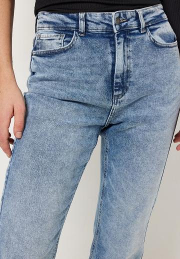 Свободные джинсы
