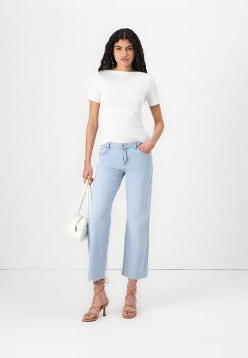 Короткие джинсы