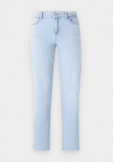 Короткие джинсы