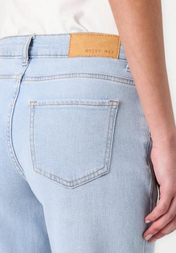 Короткие джинсы