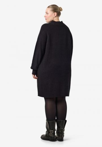 Вязаное платье