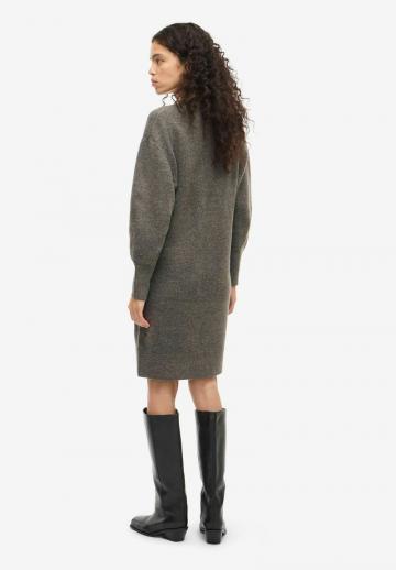 Вязаное платье