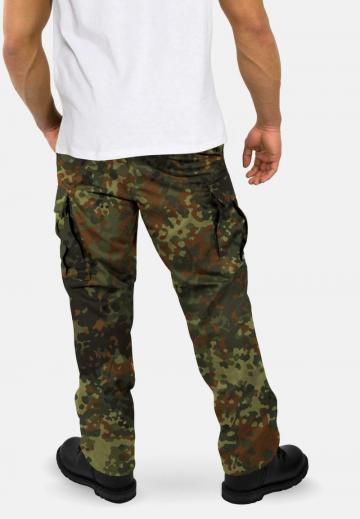 Брюки с накладными карманами