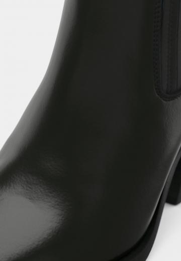 Полусапожки на высоком каблуке