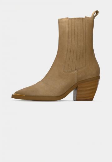 Полусапожки на высоком каблуке