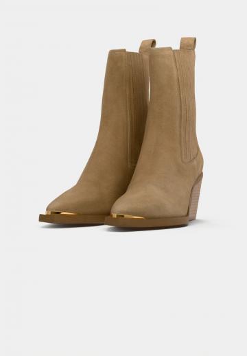 Полусапожки на высоком каблуке