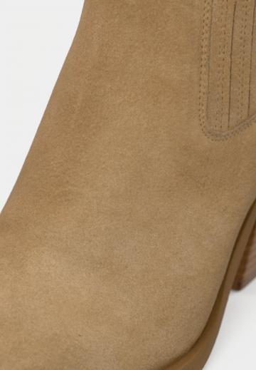 Полусапожки на высоком каблуке