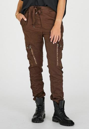 Брюки с накладными карманами