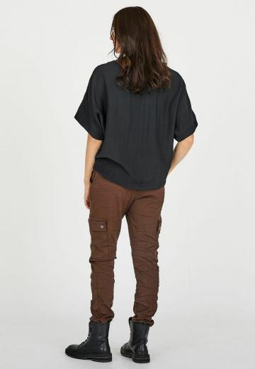 Брюки с накладными карманами