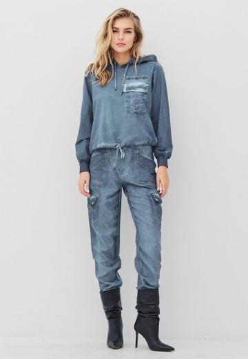 Брюки с накладными карманами