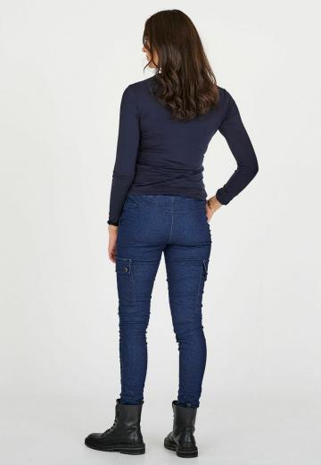 Узкие джинсы